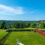 Hill By Luxlikehome *